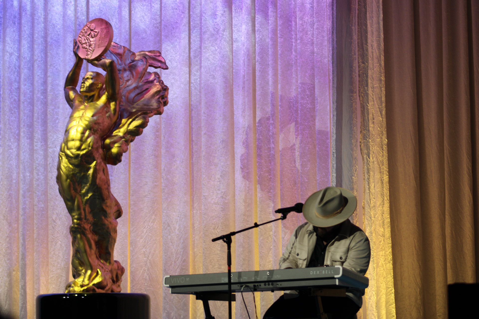 The BOSS® statue on stage as live entertainment opens the program.